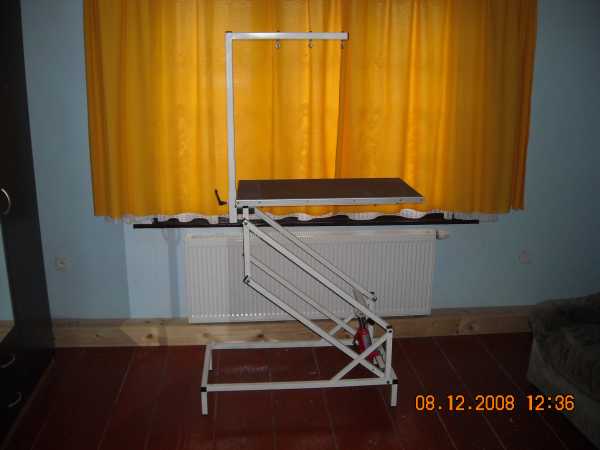 Trimovací stůl s hydraulickým zdvihem